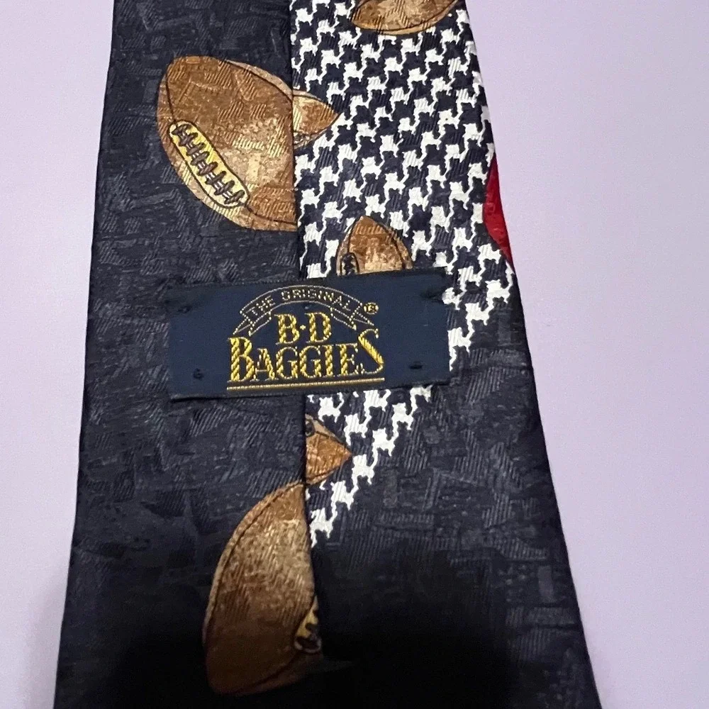 BD Baggies Mens Silk Football Houndstooth Necktie Navy Blue Red Gold Made in USA